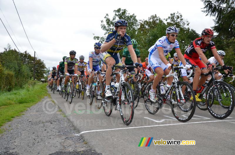 Le peloton à Mondrepuis