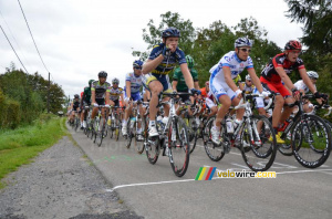 Le peloton à Mondrepuis (340x)