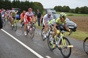 The peloton in the feeding zone with Giovanni Visconti (299x)