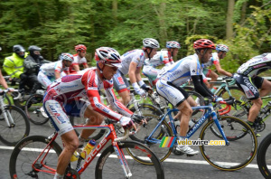 The peloton on the Côte d'Eppe-Sauvage (2) (353x)