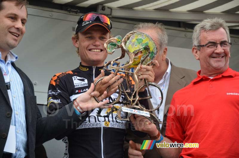 Guillaume Blot (Bretagne-Schuller) gets his trophy (2)