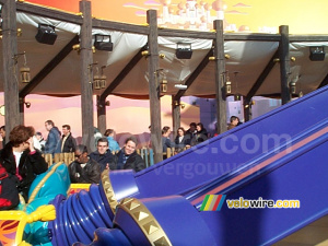 [Walt Disney Studios - Disneyland Paris]: Vincent et Stefan dans les tapis volants (238x)