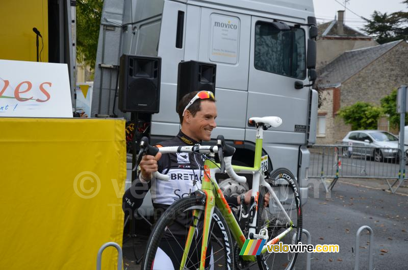 Stéphane Bonsergent (Bretagne-Schuller) at the start of his last race