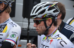 Mark Cavendish (HTC-Highroad) in the rainbow jersey (2) (567x)