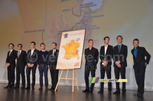 Les coureurs autour de la carte du Tour de France 2012 (619x)