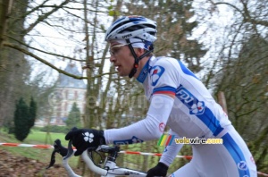 Jérémy Roy (FDJ) in front of the castle of Moussy (416x)