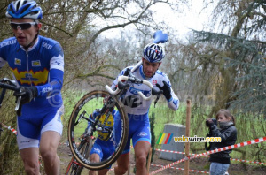 Sandy Casar (FDJ) sur les marches (2) (413x)