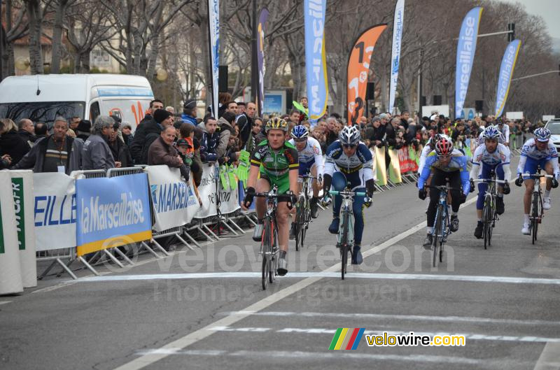 Bobbie Traksel (Landbouwkrediet) wins the sprint of the peloton