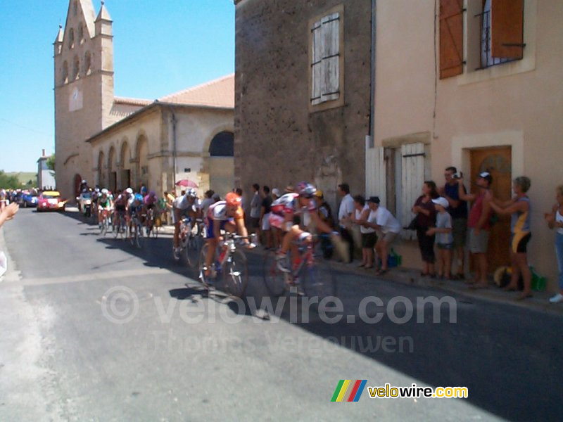 The first group of 8 cyclists