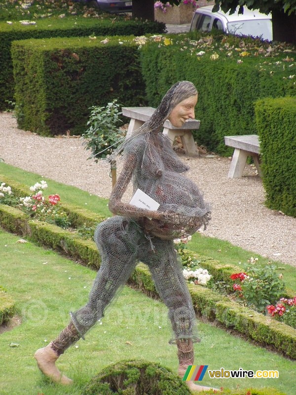 Toulouse: artwork in the garden of the hospital for pregnant women