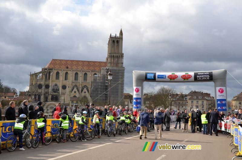 The start in Mantes-la-Jolie