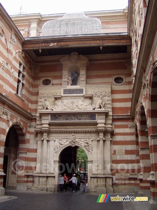 Toulouse: cour intérieur de l'hôtel de ville (Capitole)