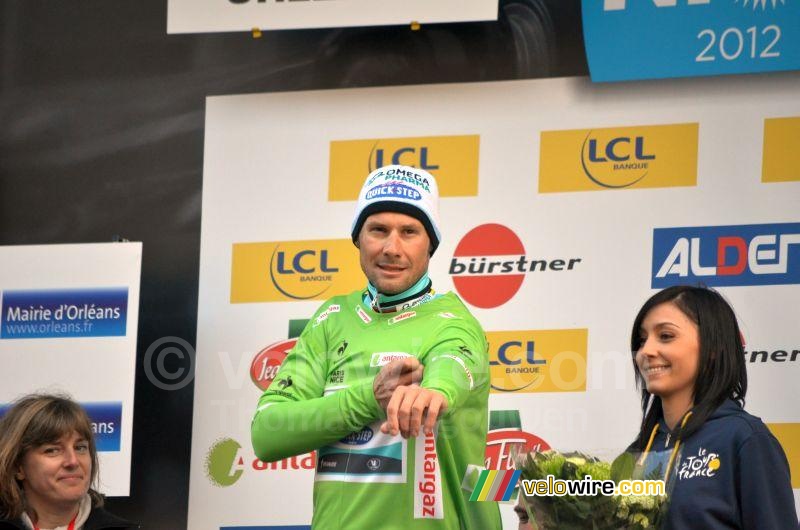 Tom Boonen (Omega Pharma-QuickStep) trekt zijn groene trui aan
