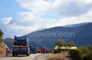 The stage has a scenery look on the Mont Ventoux (649x)