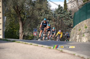 Team Sky leading the peloton (255x)