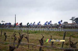 The peloton led by FDJ BigMat (287x)