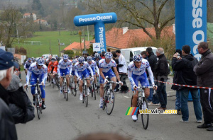 Le peloton emmené par FDJ BigMat, Côte de Saint-Fiacre (370x)