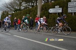The leading group at the first crossing of the Côte de La Croix Baron (327x)