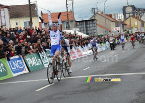 Arnaud Démare (FDJ BigMat) wins Cholet-Pays de Loire 2012 (2) (726x)