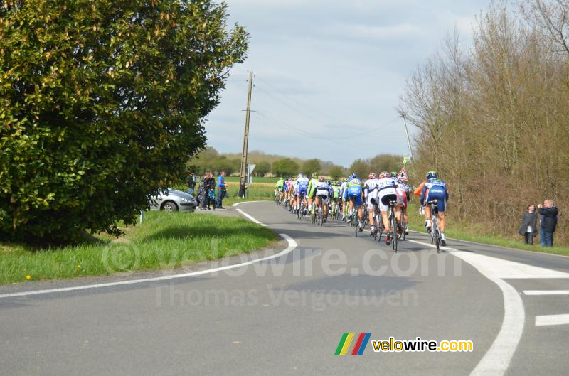 Het peloton gaat er weer vandoor