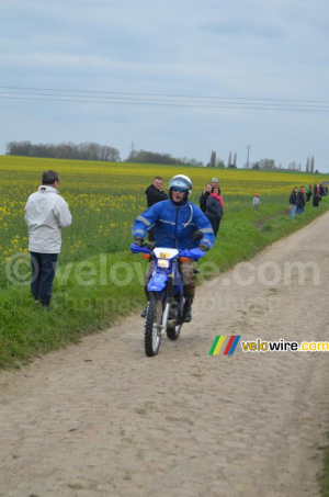 The Gendarmerie has special motors for Paris-Roubaix (531x)