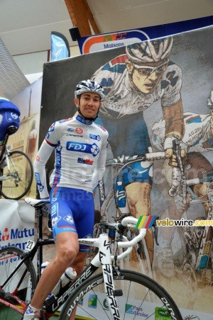 Jérémy Roy (FDJ BigMat) with his drawing as the winner in 2010 (2) (806x)