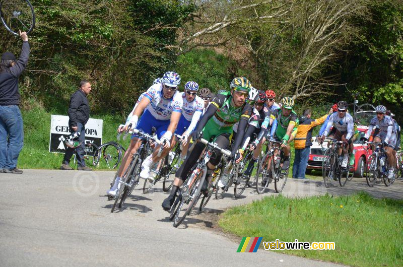 The peloton in Traon Bihan