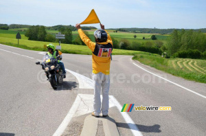 Le drapeau jaune (323x)