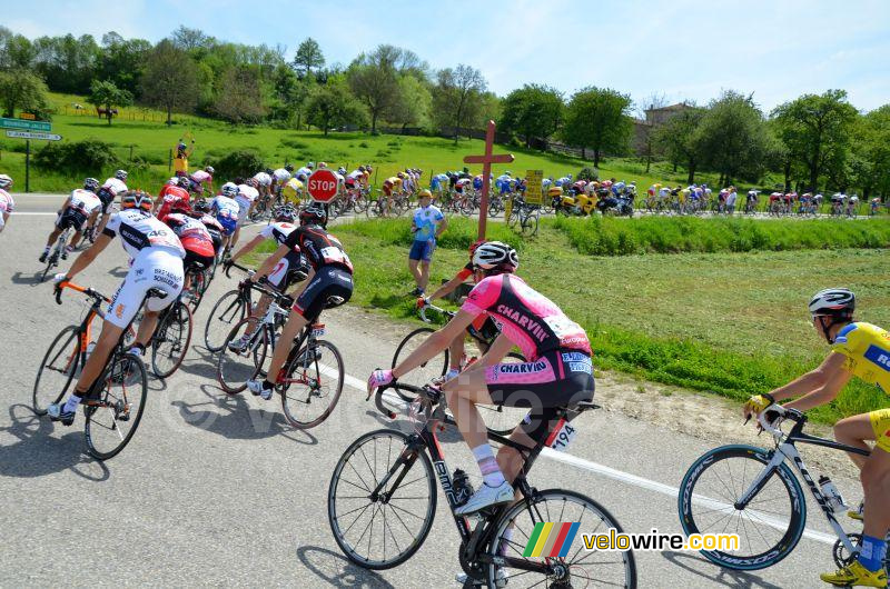 The peloton goes off