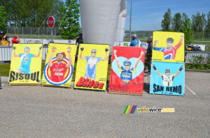 Des dessins de coureurs au départ (354x)
