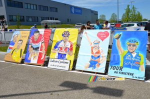 Paintings of riders at the start (3) (209x)