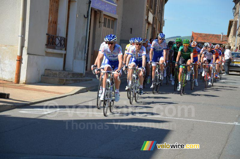 Het peloton onder leiding van Saur-Sojasun