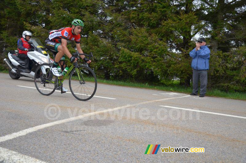 Jérôme Cousin (Team Europcar) bovenop de Col de l'Oeillon