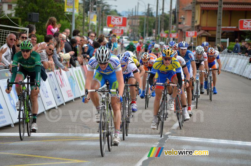 Kristoffer Skjerping (Joker Merida) wint de sprint van het peloton