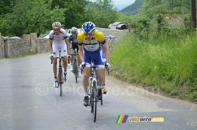 Paul Poux (Saur-Sojasun) leading the peloton