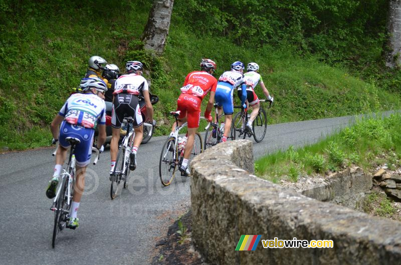 Le groupe de tête sur le col