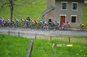 Le peloton avec Carlos Verona & Angelo Tulik (218x)