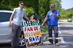 Une superbe pancarte ;-), avec ses créateurs (357x)