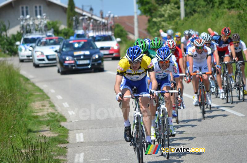 Paul Poux (Saur-Sojasun) trekt het peloton aan (2)