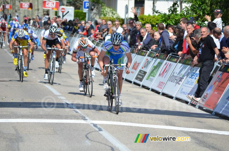 Kristoffer Skjerping (Joker Merida) wins the sprint of the peloton