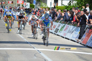 Kristoffer Skjerping (Joker Merida) wins the sprint of the peloton (204x)