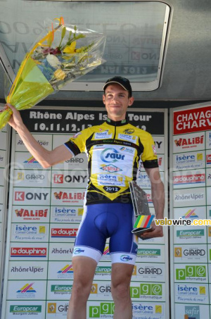 Paul Poux (Saur-Sojasun) content avec sa victoire finale (4) (317x)