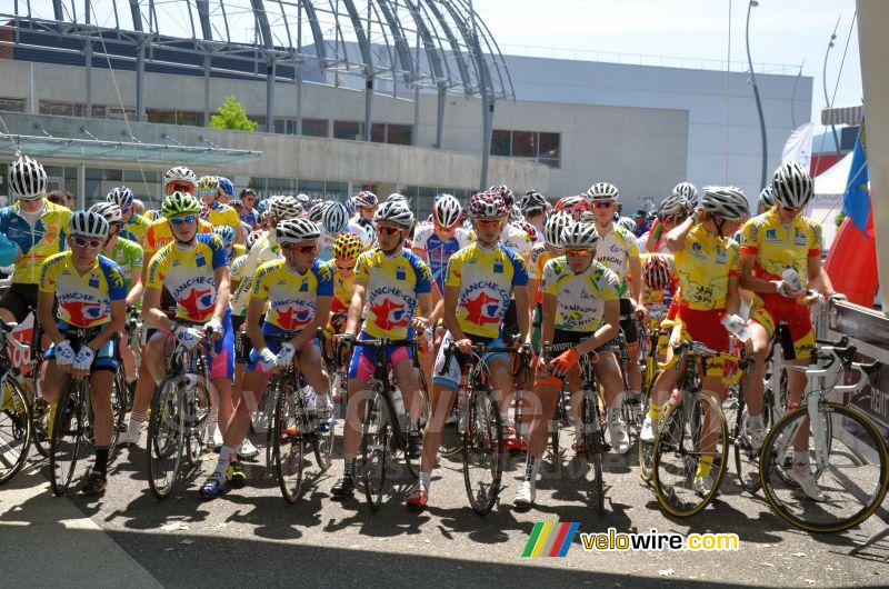 The peloton at the start