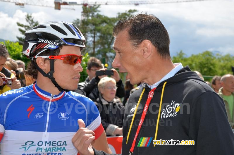 Sylvain Chavanel bespreekt zijn koersstrategie met Gilles Maignan