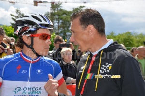 Sylvain Chavanel discussing his race strategy with Gilles Maignan (557x)