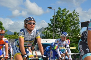 Rob Ruijgh (Vacansoleil-DCM) is off as well (333x)
