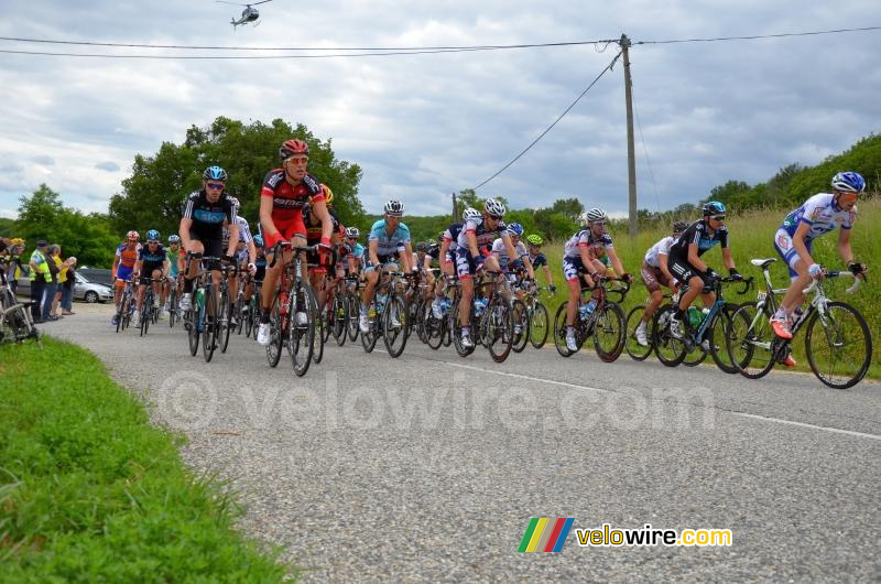 Het peloton op de Côte des Escoffiers