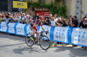 Cadel Evans (BMC) celebrates his victory (263x)