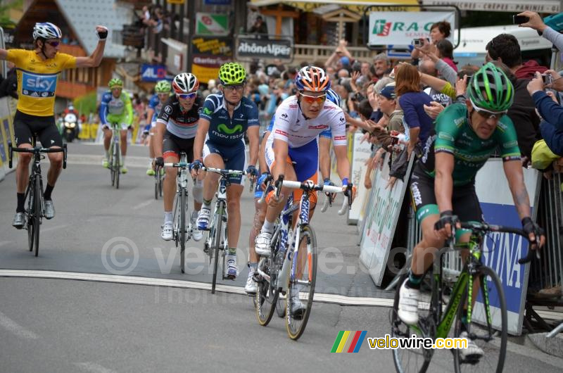 Wilco Kelderman (Rabobank) finisht en Brad Wiggins (Sky) viert zijn overwinning