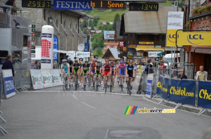 Le peloton termine à 13'44' (376x)